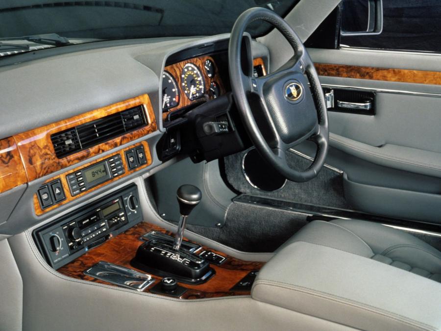  Jaguar XJR-S 6.0 by JaguarSport 1989 года  (фото 5 из 5)